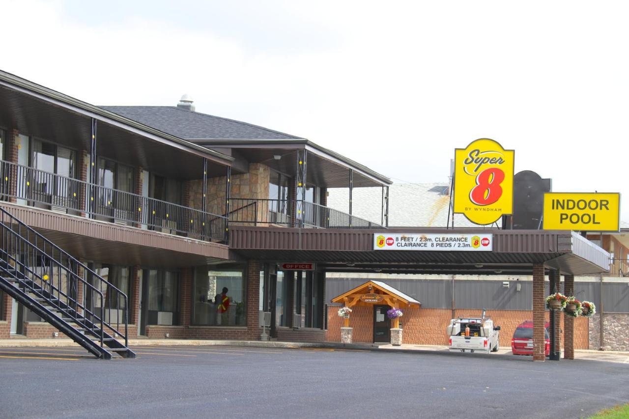 Super 8 By Wyndham Hearst On Hotel Exterior photo