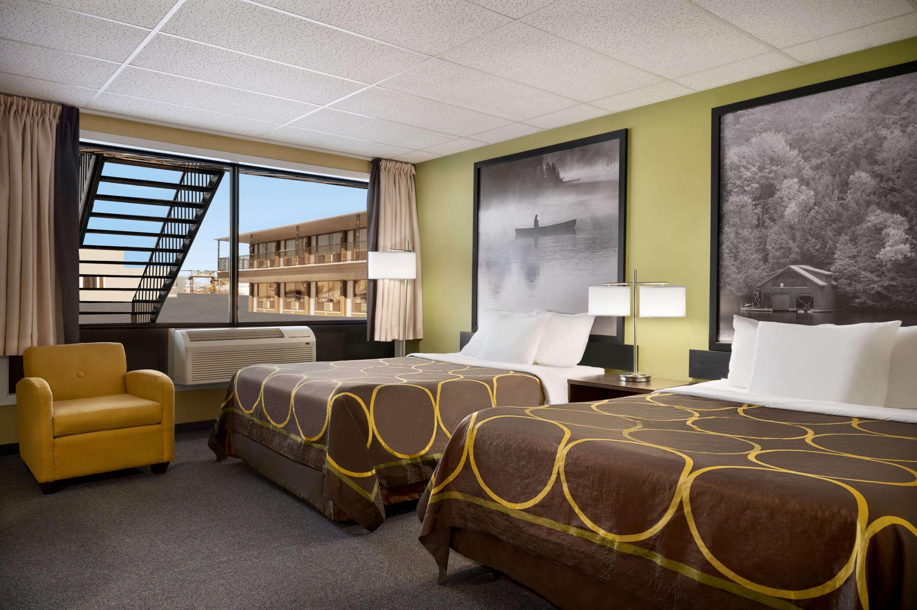 Super 8 By Wyndham Hearst On Hotel Exterior photo